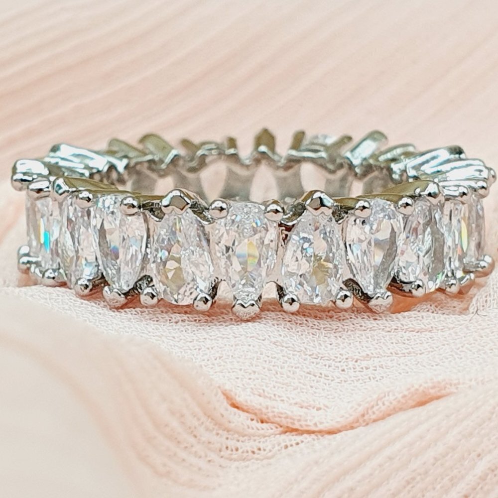 💎 Fashion Bling Dainty Pear Zircon Silver Eternity Ring for Women INDN8336 - Picture 1 of 8